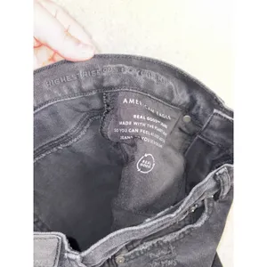 American Eagle Highest Rise 90's Boyfriend Jeans Women's‎ 6 Reg Black Distressed thumbnail 4