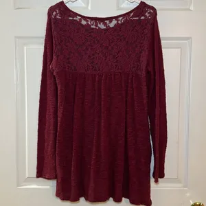 American‎ Eagle Outfitters Women’s Burgundy Long Sleeve Sweater Size Medium thumbnail 3