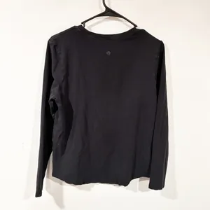 Lululemon Black Athletic Crewneck Long Sleeve Stretchy Top thumbnail 3