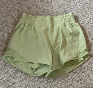 Light green running shorts Size XS thumbnail 1
