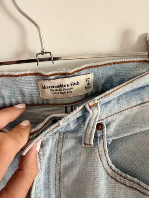 Abercrombie Jeans Ultra High-Rise Straight thumbnail 2
