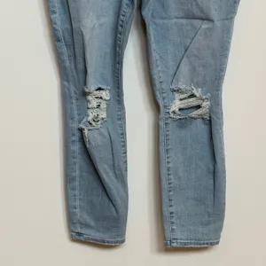 Good American Distressed Light Wash Cropped Jeans Size 12 / 31 thumbnail 7
