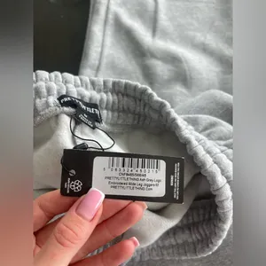 Nwt Prettylittlething Ash Grey Logo Embroidered Wide Leg Sweatpants M thumbnail 7