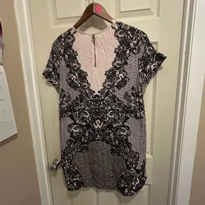 Express Black and pink Lace Pattern short sleeve mini dress - size medium thumbnail 9