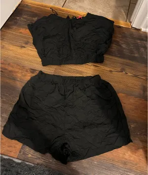 black crinkled two piece short set Size M thumbnail 1