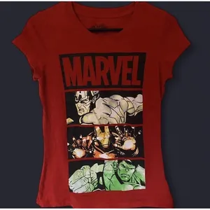 Marvel Avengers Assemble Graphic Women's Juniors Tee Shirt (Large 11/13) NEW thumbnail 1