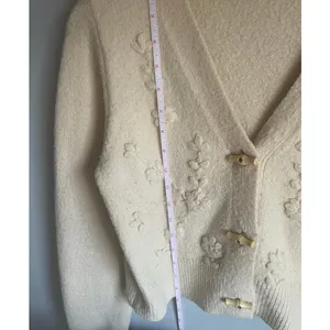 Cottagecore Cream Boucle Cardigan Floral Embroidered Toggle Cropped‎ Sweater M thumbnail 4