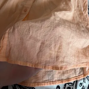 Banana Republic peach button-up blouse thumbnail 6