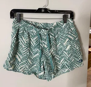 The North Face Green White Athletic Shorts Geometric Logo Medium Excellent Condition thumbnail 1