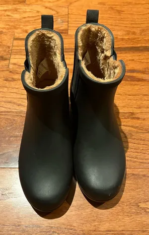 chooka Women’s Black Faux-Fur Lined Ankle Rain Boots Size 8. thumbnail 1