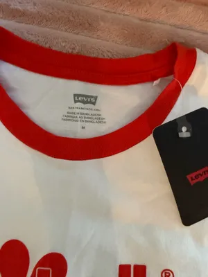 Levi’s Shirt Women’s Medium Tee thumbnail 2
