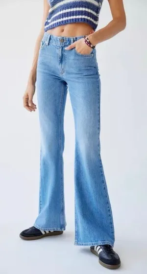 NWOT Urban Outfitter BDG Back Lace Up Light Wash Distressed Flare Jeans 31 thumbnail 1