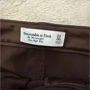 Abercrombie Curve Love Vegan Leather 90s Straight Pant thumbnail 5