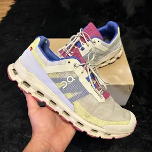 ON CLOUDVISTA multicolored lace up shoes sneakers women’s 9.5 Preowned thumbnail 7