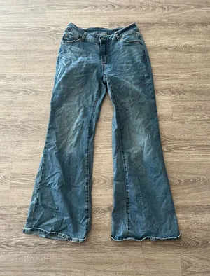 Daze Flare Jeans Womens Medium Blue Wash Low Rise Stretch Denim Y2K Raw Hem thumbnail 1