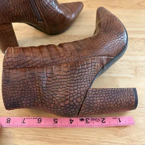 Bamboo Crocodile Embossed Brown Ankle Boots Bellflower 7 Block Heel‎ Booties thumbnail 11