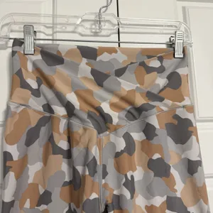 OFFLINE by Aerie Real Me‎ Crossover High Rise 7/8 Leggings Camo Tan Grey Large thumbnail 5