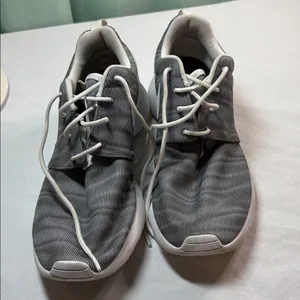 Nike Tennis Shoes women’s size 7‎ thumbnail 5