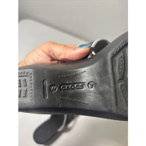 Crocs Womens W7 Black Gray Double Strap Wedge Slide Comfort Sandals Shoes thumbnail 4