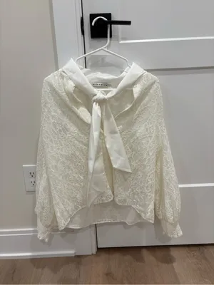 Alice + Olivia Cream Puff Sleeve Blouse Size Medium thumbnail 2