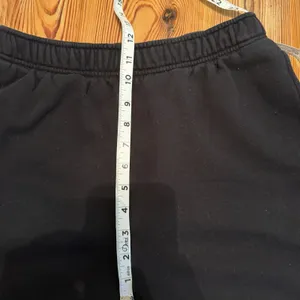 TNA Sweatfleece Joggers Women's Small‎ Black Cozy Fleece Mega Fit Streetwear EUC thumbnail 5