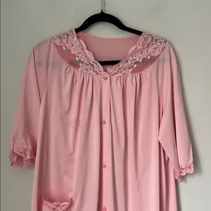 Vtg Shadowline Blush Pink Housecoat Robe • Lace Floral • Size M • Retro Chic thumbnail 2