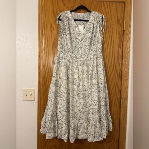 Anniewear Sketch Flower Midi Dress - NWT - Size XL Cream and Black Midi Dress thumbnail 2
