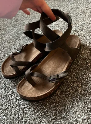 Sandals Brown Size 9 thumbnail 1
