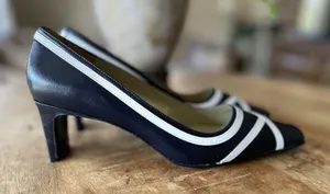 Vintage Monique Women’s Black/White Genuine Leather Hills Pumps Size 7M thumbnail 1