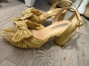 Amazon Gold Bow Heels thumbnail 3