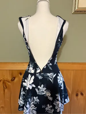 Abercrombie & Fitch Navy and White Floral Mini Dress size XS thumbnail 5