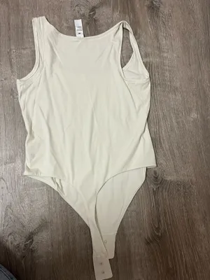 Lulu lemon Wundermost Ultra-Soft Nulu Square-Neck Sleeveless Bodysuit in bone worn once #bodysuit #lululemon thumbnail 3