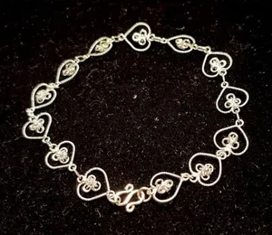 7-inch Silver-Tone Simple Elegant Heart Clasped Timeless Chain Bracelet thumbnail 1