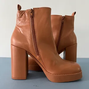 Gianni Bini Ah-Mazed Caramel Brown Leather Block Heel Platform Chelsea Boots thumbnail 5