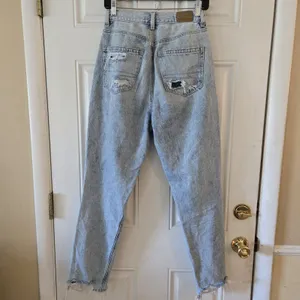 American Eagle Highest Rise Mom Jeans Size 4 Distressed Hi-Low Waist Y2K Denim thumbnail 5