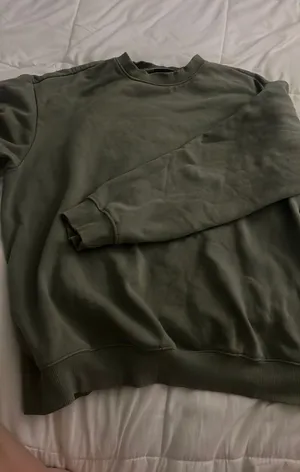 H&M green sweatshirt thumbnail 1