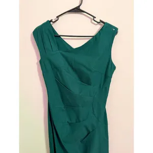 MUXXN Women's Emerald Green V Neck‎ Ruched Sheath Midi Dress Size M thumbnail 3