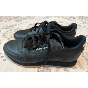 Reebok Classic Leather Sneakers Black Gum Bottoms Women's Size 9 GY0961 thumbnail 4