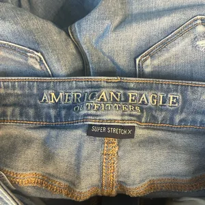 American Eagle Outfitters Light Blue Distressed Skinny Jeans | Size 4 thumbnail 5