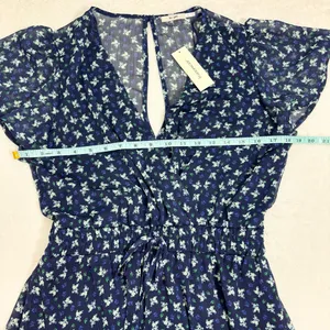 Francesca’s Mi‎ Ami Navy Floral Wrap Dress Short Sleeve Above Knee Size M thumbnail 4