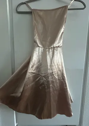Simple Dress Forever 21  thumbnail 1
