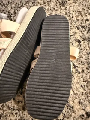 Sandals women s Tan Size 8.5 thumbnail 2