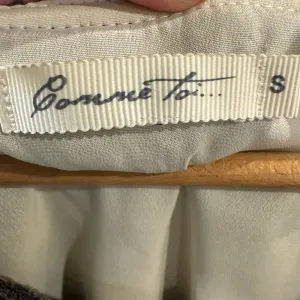 Anthropologie Comme Toi Short‎ Sleeve Sweater w/cream lining and Distressed Trim thumbnail 2