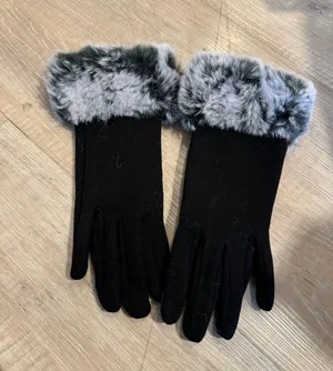 Black Fur Gloves thumbnail 1