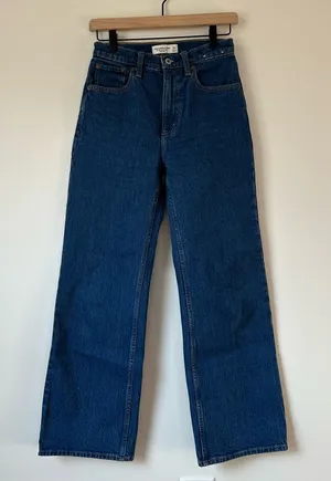 Abercrombie & Fitch The 90’s Relaxed Jeans High Rise Short thumbnail 1