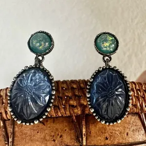 Vintage Avon silver tone blue clip on earrings thumbnail 2