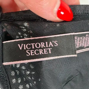 Victoria's Secret M Bralette Black Lace Racerback Front Clasp Scalloped Trim thumbnail 9