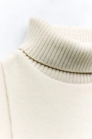 ZARA NWT  soft turtleneck ecru top. Size Large thumbnail 4