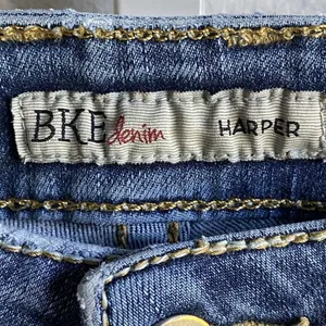 BKE Harper Jeans Womens 31x31.5‎ Blue Denim Distressed Casual straight 31R flaw thumbnail 4