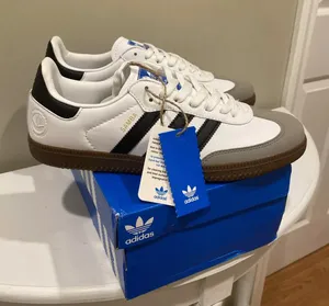 *VEGAN* Women's size 5/Men's size 4 (UK 3.5) VEGAN Adidas thumbnail 1